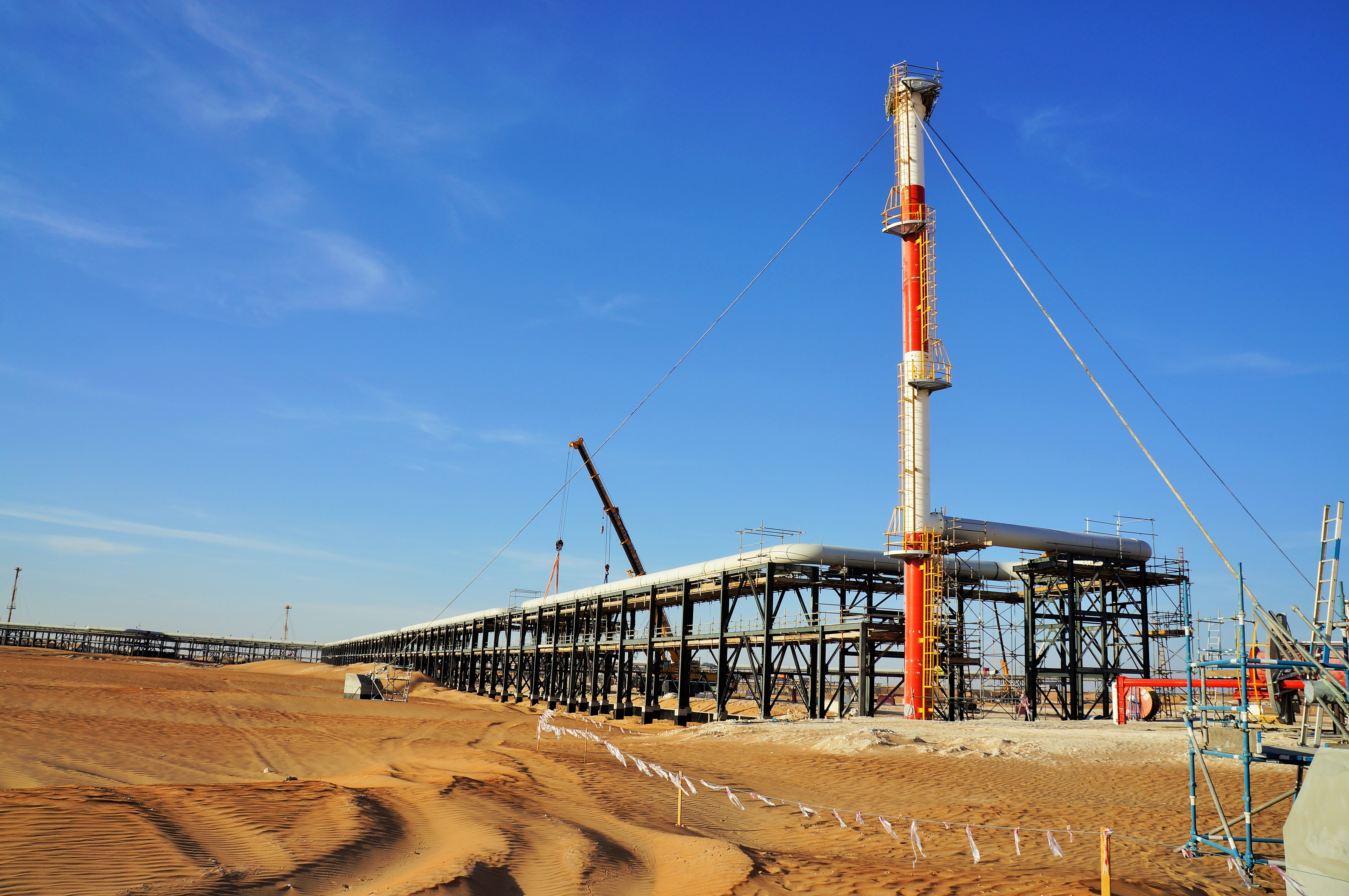 Asab Boru Hattı Boru Taşıyıcı Direk Montajı